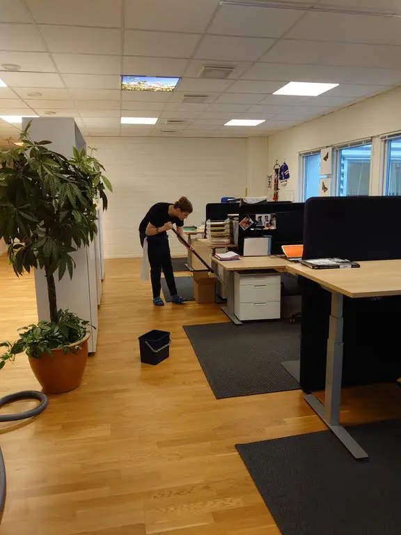 Flyttstädning, Företagsflytt, Kontorstädning, golvvård