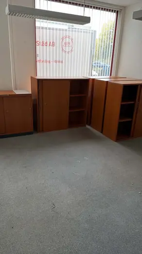 Hornbach, före: förvaringsskåp vid fönstret