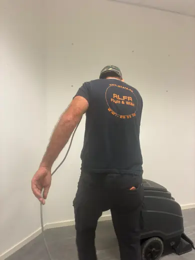 Hornbach, under arbetet: mattvätt med maskin
